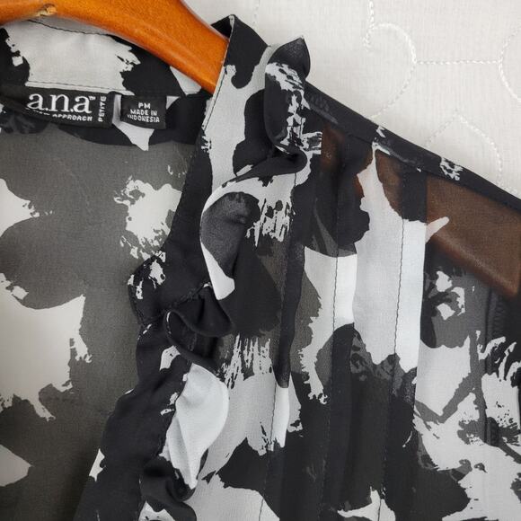 a.n.a Womens Blouse Size PM Black White Floral Sheer Button Front 3/4 Sleeve - Picture 6 of 12